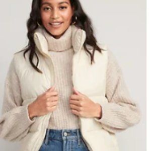 Old Navy Water Resistant Puffer Vest in Cream, size M